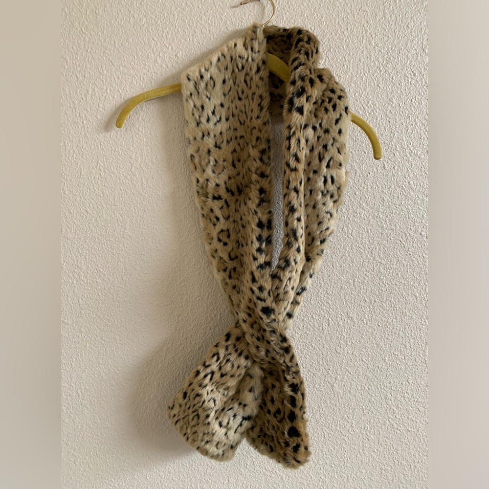 Cheetah Faux Fur Scarf 🌴